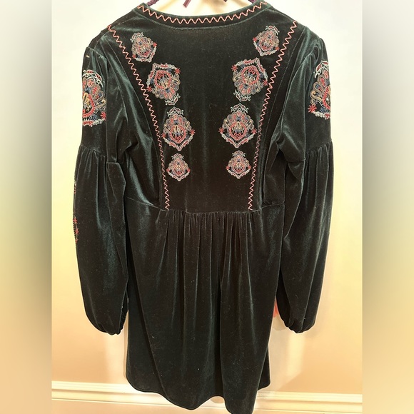 Zara Green Velvet Embroidered Dress - Picture 2 of 7